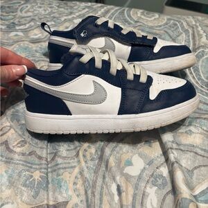 Nike Kids Sneakers in Navy and White